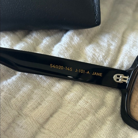 Elisa Johnson Black Square Aviator Sunglasses - Picture 4 of 5